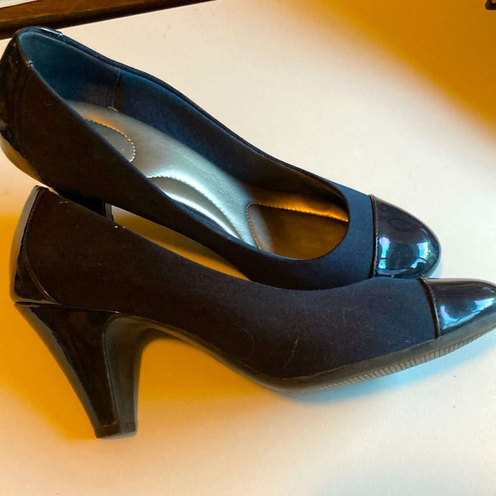 Navy heels